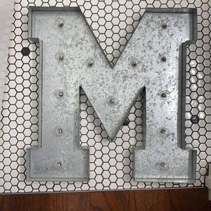 Hobby lobby M with lights 19x20